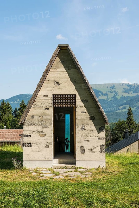 Alm and modern chapel, Alm Enge, Hirschau, Bregenzerwald, Vorarlberg, Alps, Austria