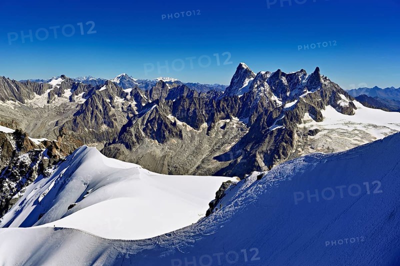 Snow-covered mountain ridge, behind Aiguille Verte, Les Droites, Les Courtes, Grandes Jorasses, Aiguille du Midi mountain station, Chamonix-Mont-Blanc, Haute-Savoie, France
