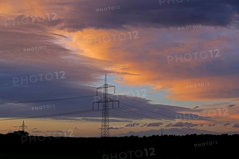 Clouds, sunset, high-voltage pole, Melbeck, Samtgemeinde Ilmenau, Lower Saxony, Germany