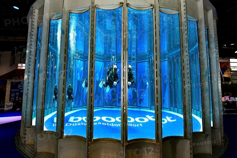 Diving tower with divers, logo lettering boot Düsseldorf on the ground in exhibition hall 12 of Messe boot, Düsseldorf, North Rhine-Westphalia, Germany