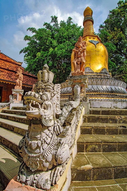 Golden stupa Buddhist element building symbol for Buddha and his teaching Dharma, in the foreground guardian statue guardian figure, Buddhist monastery Brahma Vihara Arama Buddha Banjar, Banjar, Bali, Indonesia