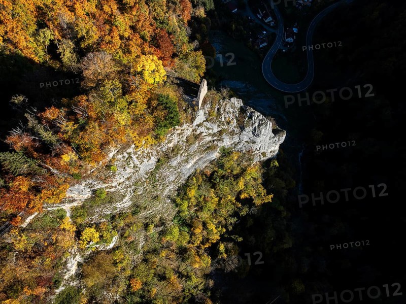 Aerial view of the viewpoint, shovels and Hausen Castle, also known as the Hausen ruins, surrounded by autumn vegetation, a ruin of a castle above the village of Hausen in the valley in the Upper Danube Valley, Beuron, Sigmaringen district, Baden-Württemberg, Germany