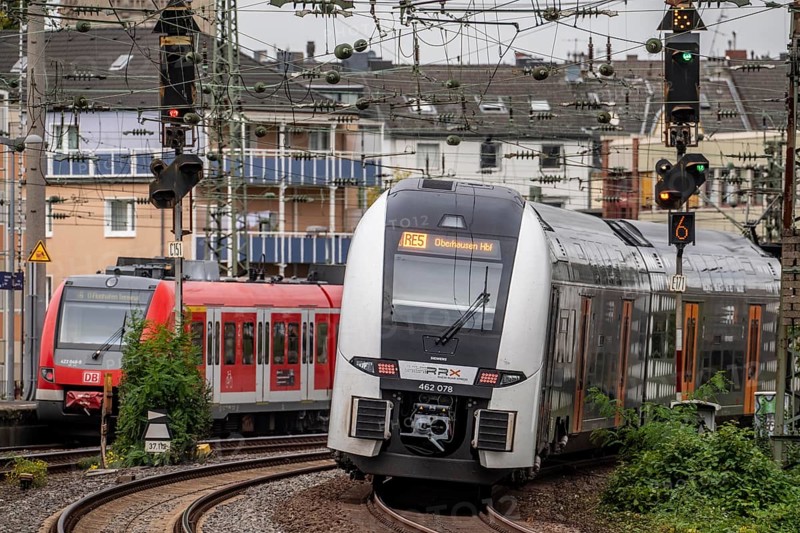 Rhein-Ruhr-Express, RRX train, RE5 on the way to Oberhausen, S6 on the way to Düsseldorf airport, in front of Düsseldorf main station, here near Volksgarten station, North Rhine-Westphalia, Germany