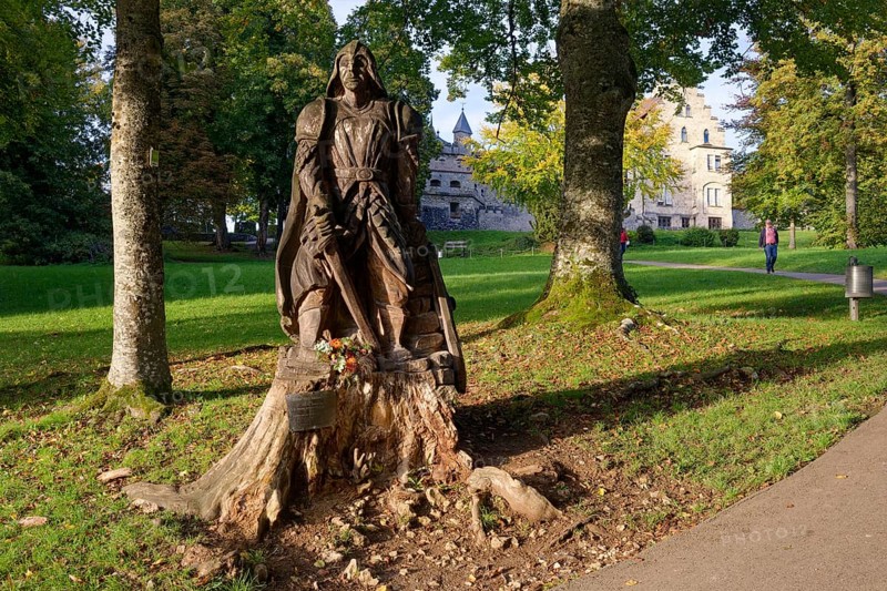 Wooden figure Knight of Liechtenstein, Lichtenstein Castle, also known as Württemberg's fairytale castle, built in the style of historicism, Lichtenstein, Swabian Jura, Baden-Württemberg, Germany