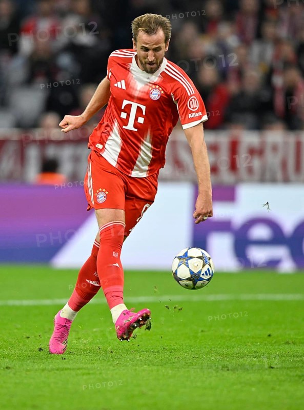 Harry Kane FC Bayern Munich FCB (09) Action on the ball Champions League, Allianz Arena, Munich, Bayern, Germany
