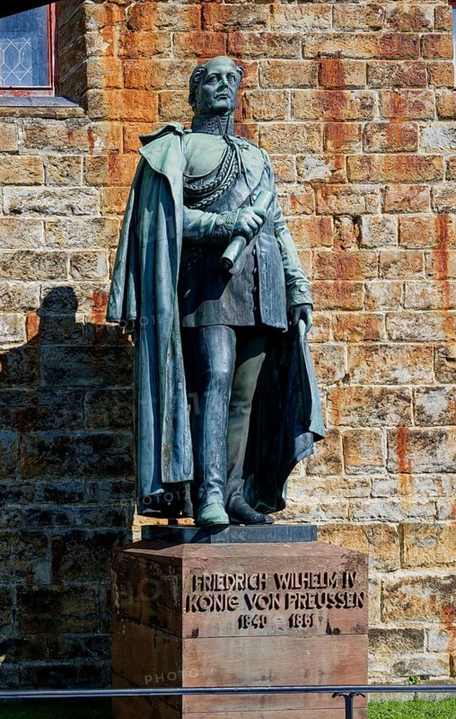 Bronze statue of Frederick William IV King of Prussia, Hohenzollern Castle, ancestral home of the House of Hohenzollern, noble family, German emperors, Bisingen, Baden-Württemberg, Germany