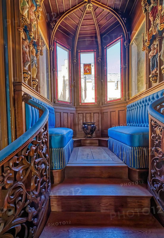 Bay window with sofas, Hohenzollern Castle, ancestral home of the House of Hohenzollern, interior, noble family, German emperors, Bisingen, Baden-Württemberg, Germany