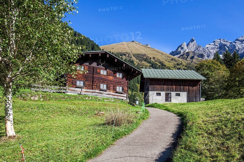 Old farmhouse in Einödsbach, behind Trettachspitze, autumn atmosphere, behind Trettachspitze, Oberstdorf, Oberallgäu, Allgäu, Bavaria Germany