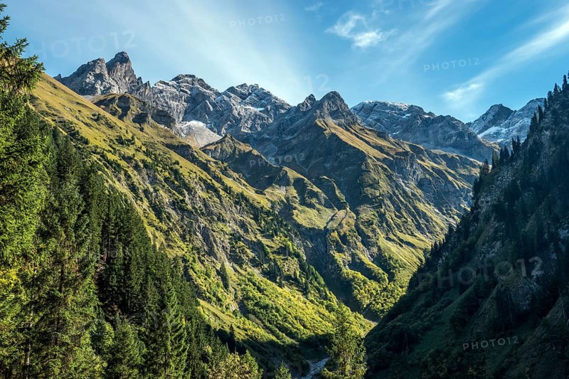 View of the Bacherloch Valley, in the back mountains of the Allgäu Alps with Trettachspitze, Mädelegabel, Hochfrottspitze and Bockkarkopf, near Einödsbach, Oberstdorf, Oberallgäu, Bavaria Germany