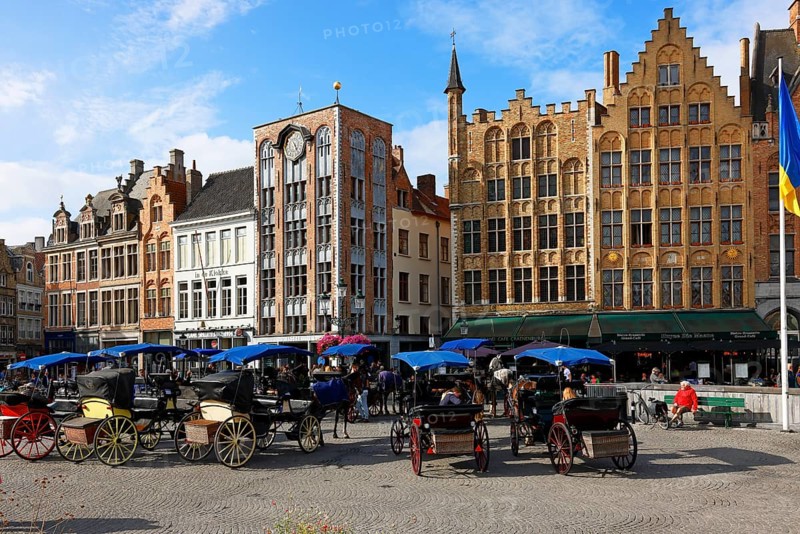 Historic houses on the market square in the old town of Bruges with horse-drawn carriages, Grote Markt, UNESCO World Heritage Site, Flanders, Belgium
