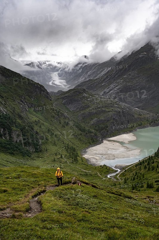 Hikers in a cloudy mountain landscape, Margaritzen Reservoir, Grossglockner High Alpine Road, Hohe Tauern National Park, Carinthia, Austria