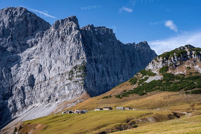 Dreizinkenspitze and Laliederer Wand, mountain village with huts in front of an imposing mountain wall, eastern Karwendel, Tyrol, Austria