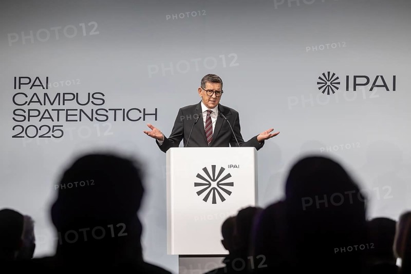 Prof. Reinhold R. Geilsdörfer, CEO of the Dieter Schwarz Foundation. ground-breaking ceremony ceremony for the Artificial Intelligence Innovation Park (IPAI) . In addition to Chancellor Merz, Minister-President Kretschmann and other ministers were also on site. The IPAI Campus will one day be the size of 42 soccer fields and around three billion euros will be invested. The starting capital of 100 million is shared by the state of Baden-Württemberg and the Dieter Schwarz Foundation. Heilbronn, Baden-Württemberg, Germany