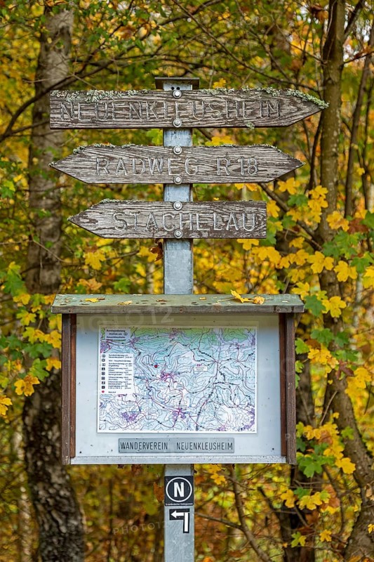 Road sign, map, autumn forest, Neuenkleusheim, Olpe, Sauerland, North Rhine-Westphalia, Germany