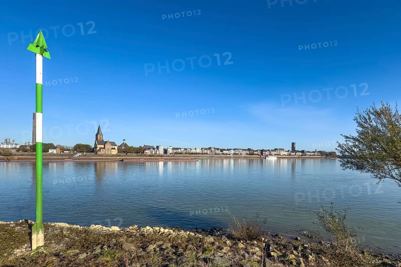 View of the town of Emmerich from the west bank of the Rhine with St. Martini church on the left, tower without spire of St. Aldegundis, Emmerich, Lower Rhine, North Rhine-Westphalia, Germany