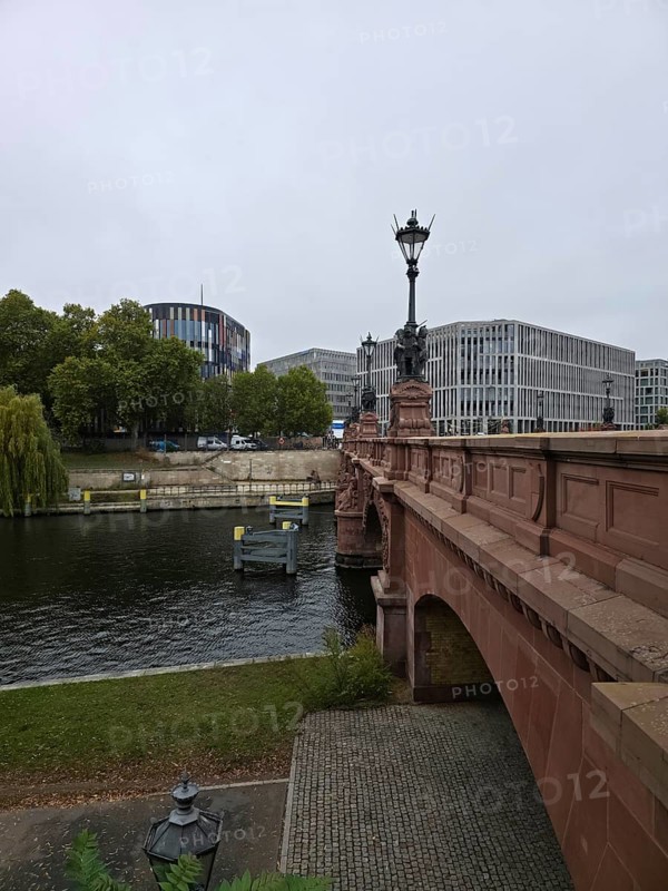 The Moltke Bridge, historic bridge across the Spree with wrought-iron chandelier, flanked by modern architecture, government district in 10557 Berlin, Germany