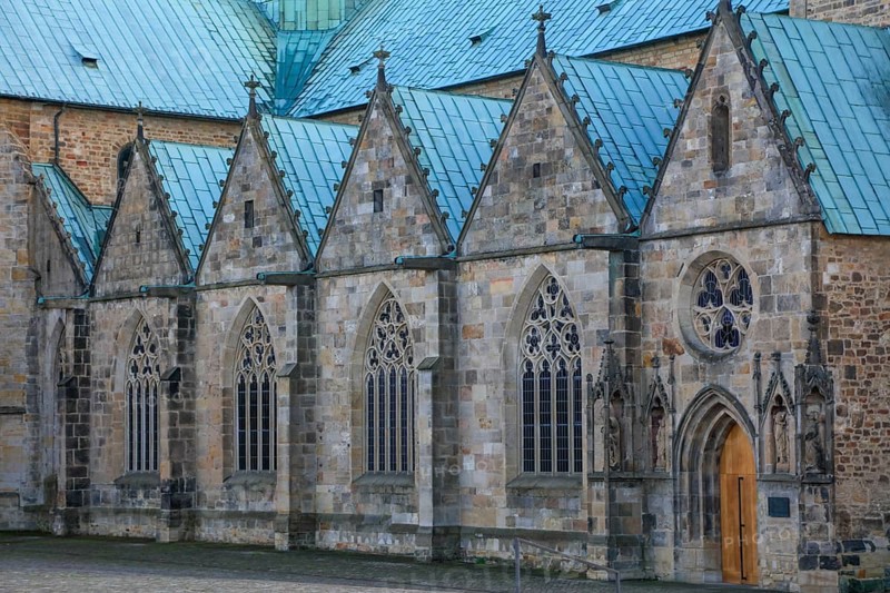 Gothic side chapels, Hildesheim Cathedral or High Cathedral of St. Mary's Ascension in pre-Romanesque style, Cathedral of the Roman Catholic Diocese of Hildesheim, UNESCO World Heritage Site, Hildesheim, Lower Saxony, Germany