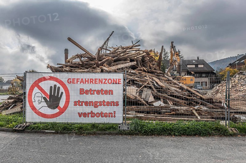 Large construction site banner, entry into danger zone strictly prohibited! Demolition of a high-studhouse built in 1710 in Reinach, Aargau, Switzerland