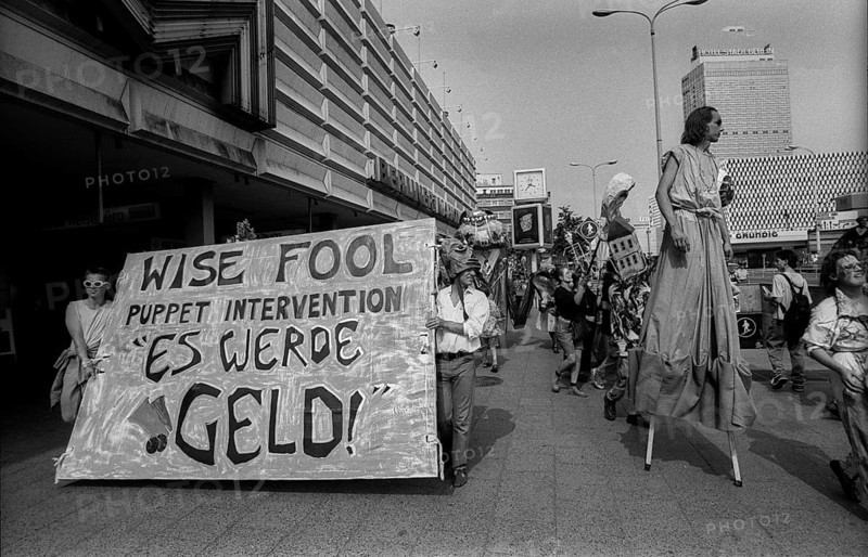 Germany, Berlin, 1.8.1992, Wise Fool Puppet Intervention, street theatre from San Francisco, under the motto: There will be money