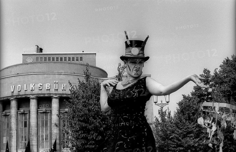 Germany, Berlin, 1.8.1992, Wise Fool Puppet Intervention, street theatre from San Francisco, under the motto: It becomes money, Volksbühne