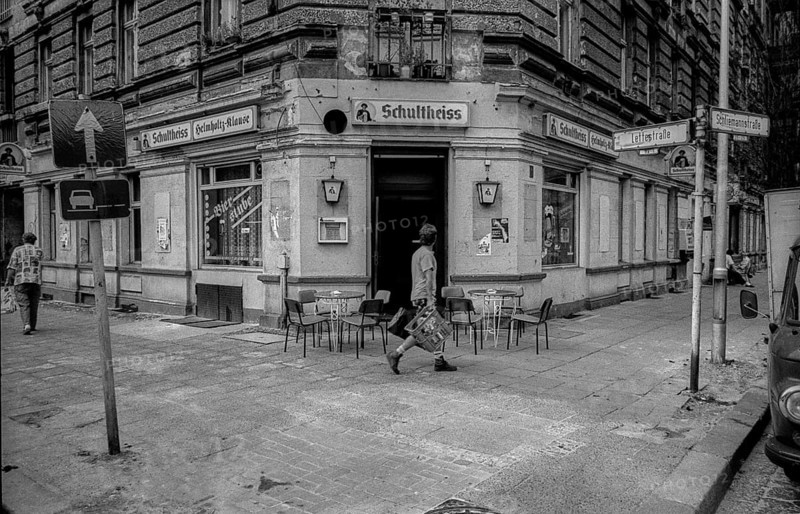 Germany, Berlin, 3.8.1992, Helmholtz-Klause, Lettestraße/Schliemannstraße, Prenzlauer Berg