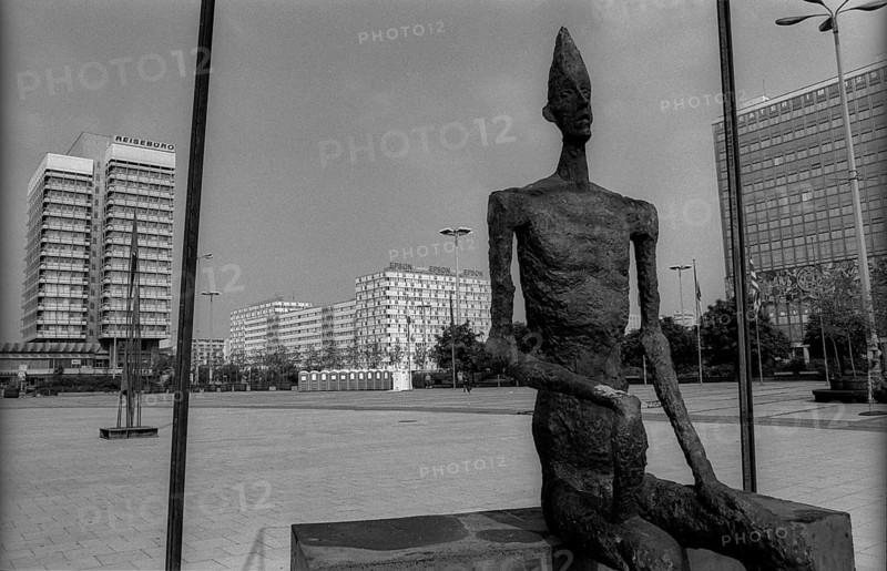 Germany, Berlin, 1.8.1992, sculpture on Alexanderplatz