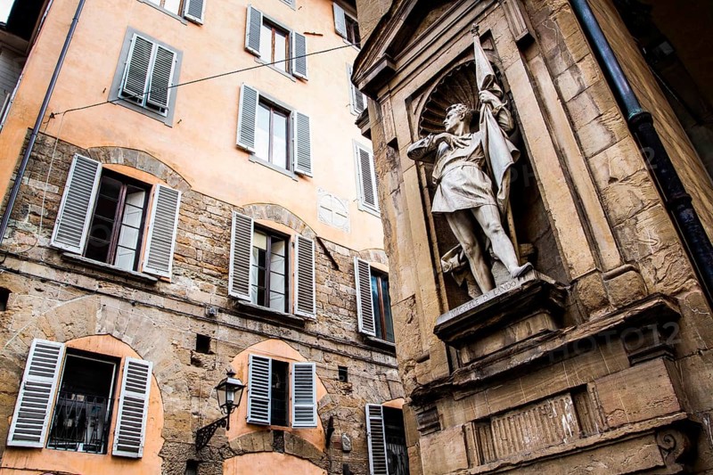 Statue of Michele di Lando on the facade of Loggia del Mercato Nuovo. Florence, Province of Florence, Italy. 18.12.2012
