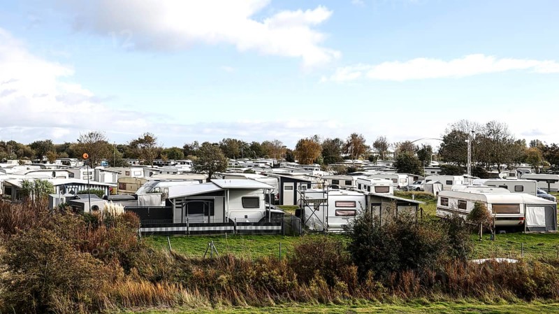 Caravans, permanent campers and motorhomes on a campsite, Fehmarn, 16.10.2025, Fehmarn, Schleswig-Holstein, Germany