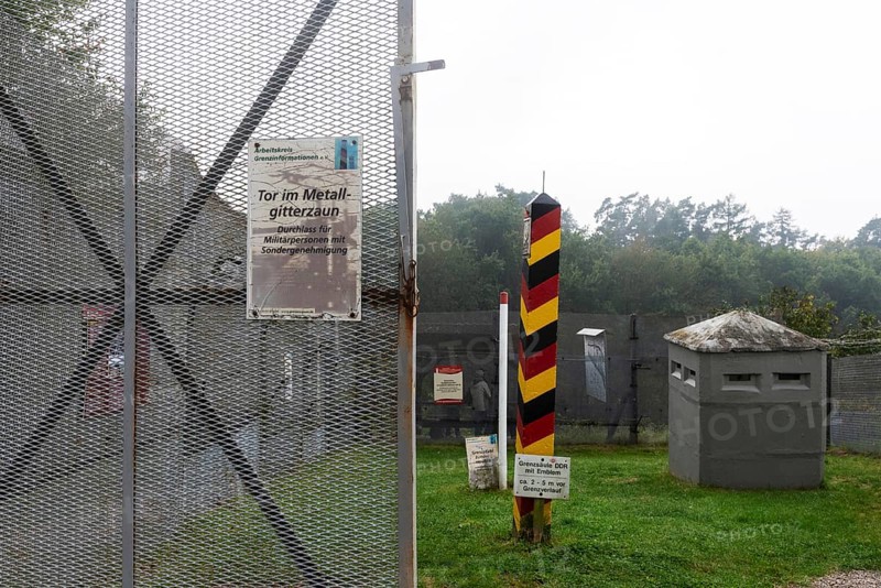 Historic border fence, sign at the former zone border, Schifflersgrund border museum, memorial, GDR barriers, border fence, inner German border, Bad Sooden-Allendorf, Hesse, Germany