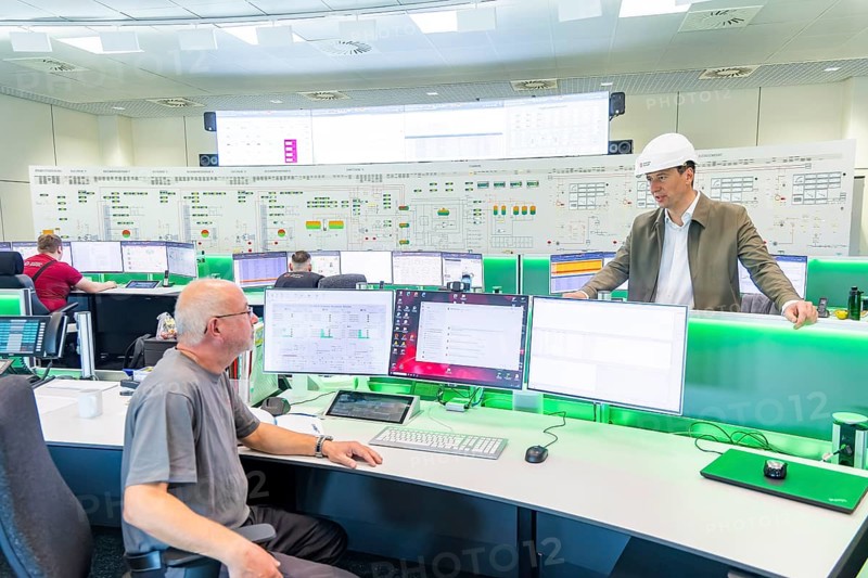 The Nossener Brücke CHP plant is a power plant in Dresden's Löbtau-Nord district that went into operation in 1995. The new building was built in 1993—1995 by Siemens AG with an electrical output of 270 megawatts and a district heating capacity of 455 megawatts and has been operated by Sachsenenergie ever since. Control room. The new power plant manager Martin Mallon, Dresden, Saxony, Germany