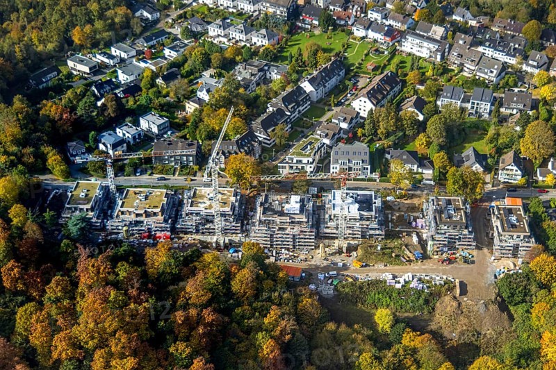 Aerial view, construction site with new development area Bredeney Park, Weg Zur Platte, Bredeney, Essen, Ruhr region, North Rhine-Westphalia, Germany, construction site, building plots, construction crane, construction project, construction site, DE, Essen-Süd, Europe, large construction site, aerial photography, aerial photography, new building, overview, birds-eyes view, overview