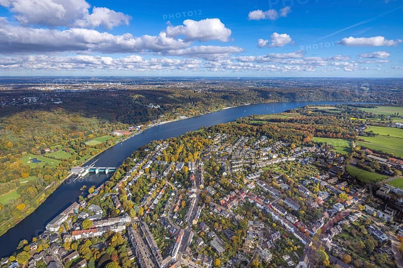 Aerial view, residential area town view Werden am Lake Baldeney with dam RWE hydroelectric power plant Baldeney, golf course Golfriege ETUF e.V. and tennis courts, autumnal Krupp forest on Freiherr-vom-Stein-Straße, blue sky with clouds, Werden, Essen, Ruhr area, North Rhine-Westphalia, Germany, DE, Essen-Süd, Europe, aerial view, aerial photography, aerial photography, lake, overview, bird's eye view, Clouds in the sky, birds-eyes view, overview