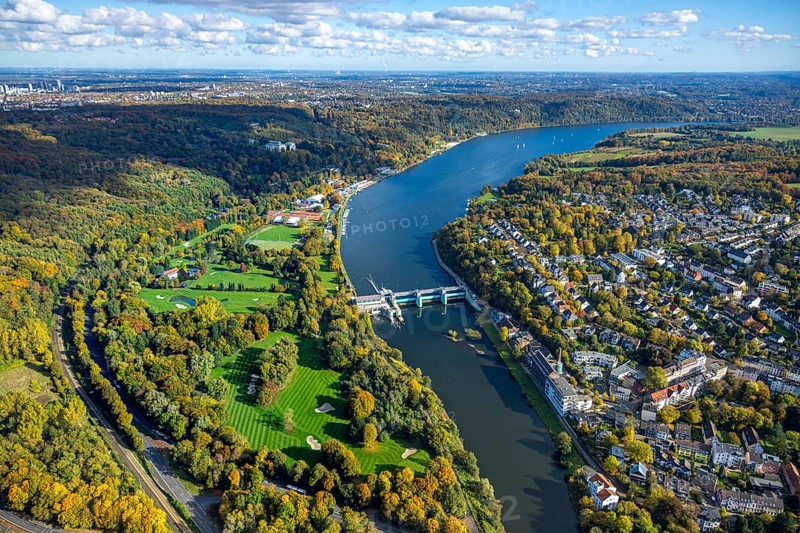 Aerial view, Lake Baldeney with RWE Hydroelectric Power Station Baldeney dam, Golfriege ETUF e.V. golf course and tennis courts, Villa Hügel autumnal Kruppwald on Freiherr-vom-Stein-Straße, Bredeney, Essen, Ruhr area, North Rhine-Westphalia, Germany, DE, Essen-Süd, Europe, aerial photo, aerial photography, lake, overview, bird's eye view, forest, weir, birds-eyes view, overview