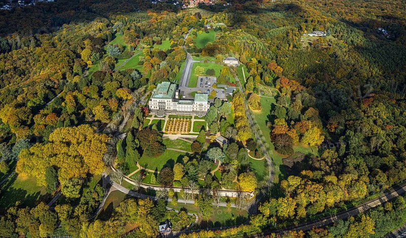 Aerial view, Villa Hügel and Hügelpark with autumnal Krupp forest, former home of the Krupp industrial family, Werden, Essen, Ruhr region, North Rhine-Westphalia, Germany, DE, Essen-Süd, Europe, aerial photography, aerial photography, overview, birds-eyes view, overview