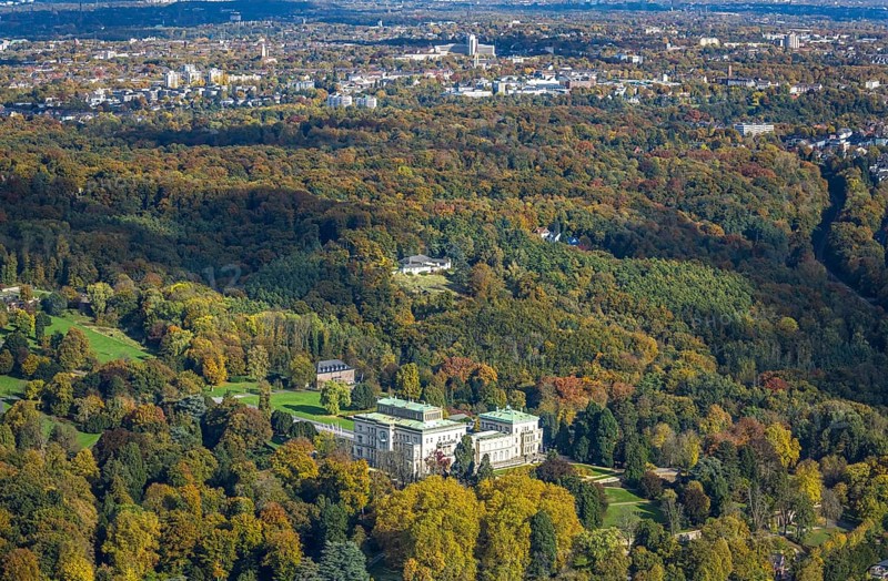 Aerial view, Villa Hügel and Hügelpark with autumnal Krupp forest, former home of the Krupp industrial family, view of the city center, Werden, Essen, Ruhr region, North Rhine-Westphalia, Germany, DE, Essen-Süd, Europe, aerial photography, overview, birds-eyes view, overview