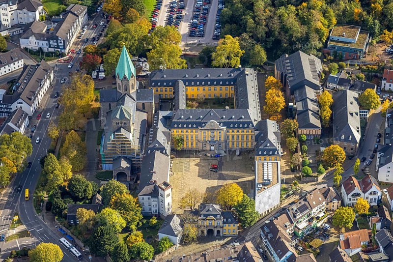 Aerial view, Catholic Basilica of St. Ludgerus and Folkwang University of Arts, construction site with scaffolding, Bredeney, Essen, Ruhr region, North Rhine-Westphalia, Germany, place of worship, construction area, construction project, construction project, construction site, education, educational institution, DE, Essen-South, Europe, religious community, church church, church tower, denomination, Teaching Institute, Aerial View, Aerial Photography, Aerial Photography, Religion, Religious Place of Worship, Overview, University, Bird's Eye View, overview