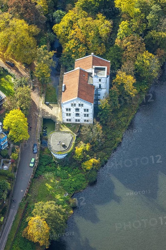 Aerial view, Weiße Mühle an der Schleuse Neukirchen am Fluß Ruhr, trees in autumn colors, Bredeney, Essen, Ruhr region, North Rhine-Westphalia, Germany, DE, Essen-Süd, Europe, Hardenbergufer, Kornmühle, aerial photography, mill, Neukircher Mühle, overview, birds-eyes view, historical landmark, overview