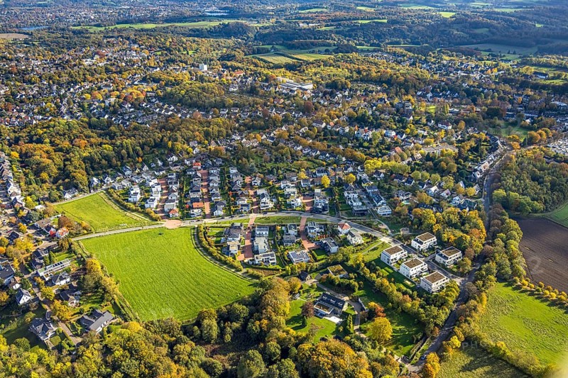 Aerial view, residential area and new housing development on Barkhover Feldweg, town view Heidhausen, Essen, Ruhr area, North Rhine-Westphalia, Germany, DE, Essen-Süd, Europe, property tax, real estate, aerial photography, aerial photography, overview, bird's eye view, residential complex, living and living, residential area, residential district, birds-eyes view, overview