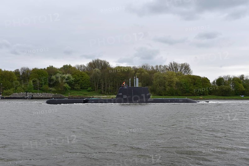 Warship, submarine, submarine TKMS Submarine 01 sails in the Kiel Canal, Schleswig-Holstein, Germany