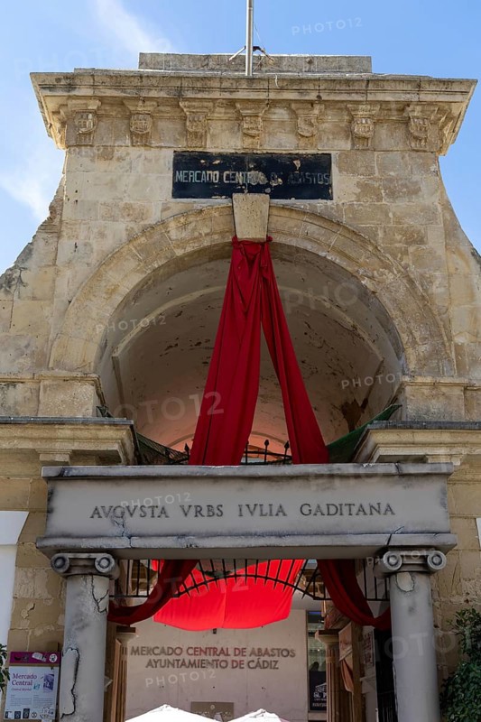 An old historic building in the old town. The fruit, meat and vegetable market in its former glory. Mercado Central de Abastos de Cádiz, Andalusia, Spain