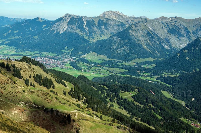 View from Söllerkopf of Oberstdorf and Illertal, behind Nebelhorn, Rubihorn and Schattenberg, Oberstdorf, Oberallgäu, Allgäu, Bavaria, Germany