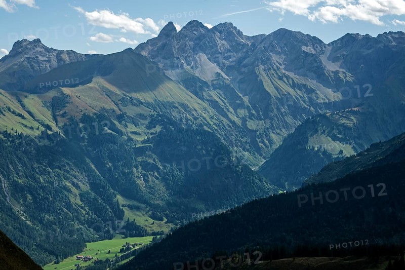 View from the Fellhorn of the Allgäu Alps, Trettachspitze, Mädelegabel and Hochfrottspitze in the background, Stillachtal below, Oberstdorf, Oberallgäu, Allgäu, Bavaria, Germany