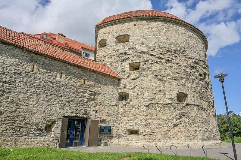 City wall, tower, Dicke Margarethe Paks Margareeta, Old Town, Tallinn, Estonia