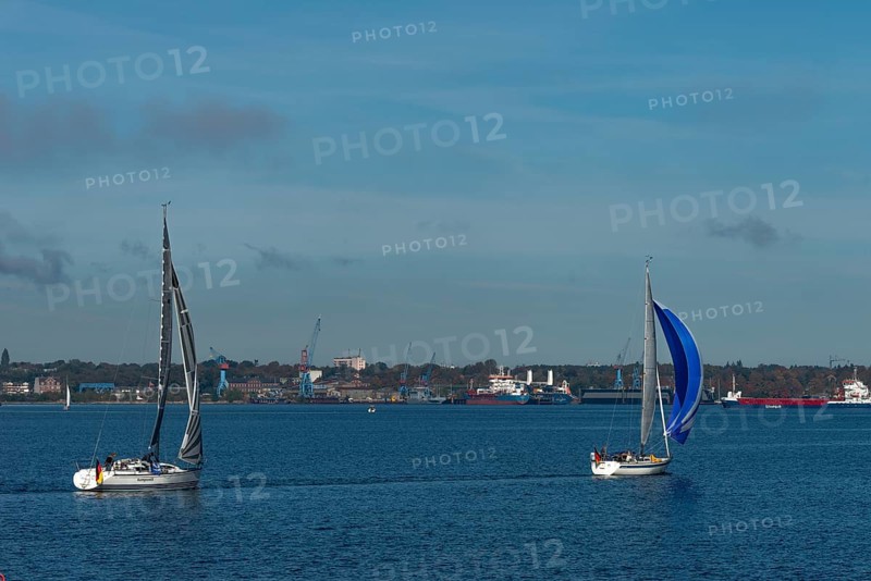 State capital Kiel, industry and shipyards in the Friedrichsort district, LINDENAU Werft GmbH, dock, cranes, sailboats, economy, industry, Schleswig-Holstein, Germany