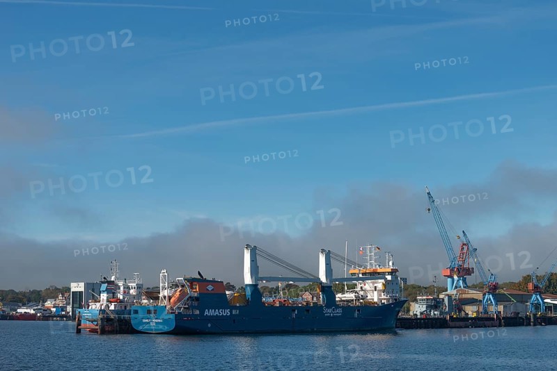 State capital Kiel, industry and shipyards in the Friedrichsort district, LINDENAU Werft GmbH, dock, cranes, economy, industry, Schleswig-Holstein, Germany
