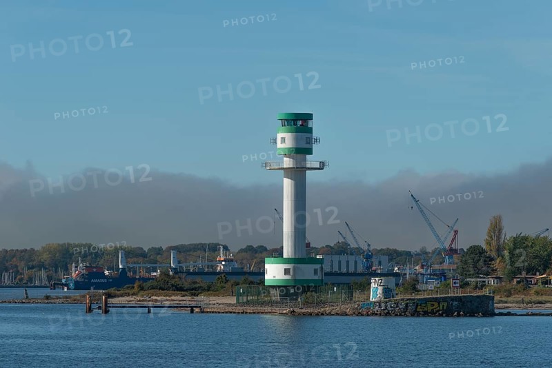 State capital Kiel, industry and shipyards in the Friedrichsort district, LINDENAU Werft GmbH, Halle, cranes, economy, industry, lighthouse Kiel-Friedrichsort, Schleswig-Holstein, Germany