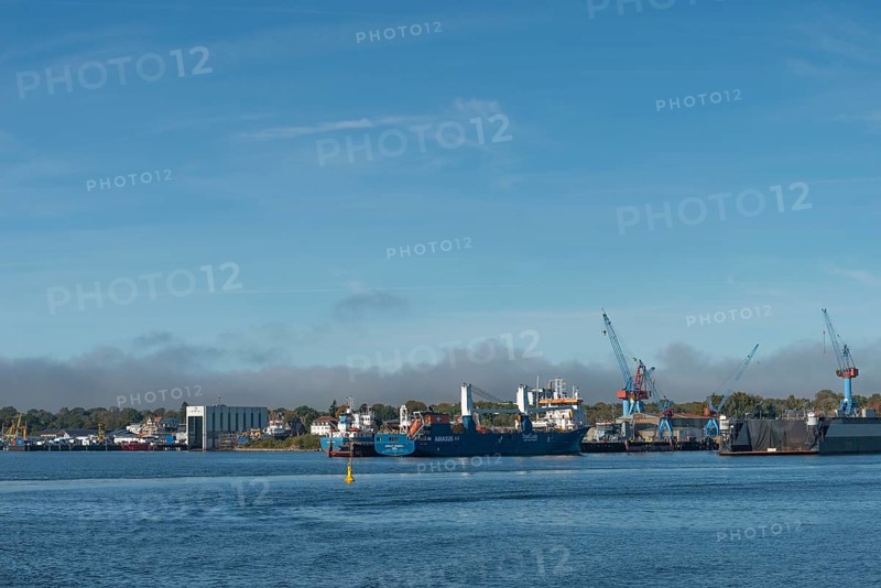 State capital Kiel, industry and shipyards in the Friedrichsort district, shipyard Gebr. Friedrich Kiel, LINDENAU Werft GmbH, Halle, cranes, economy, industry, Schleswig-Holstein, Germany