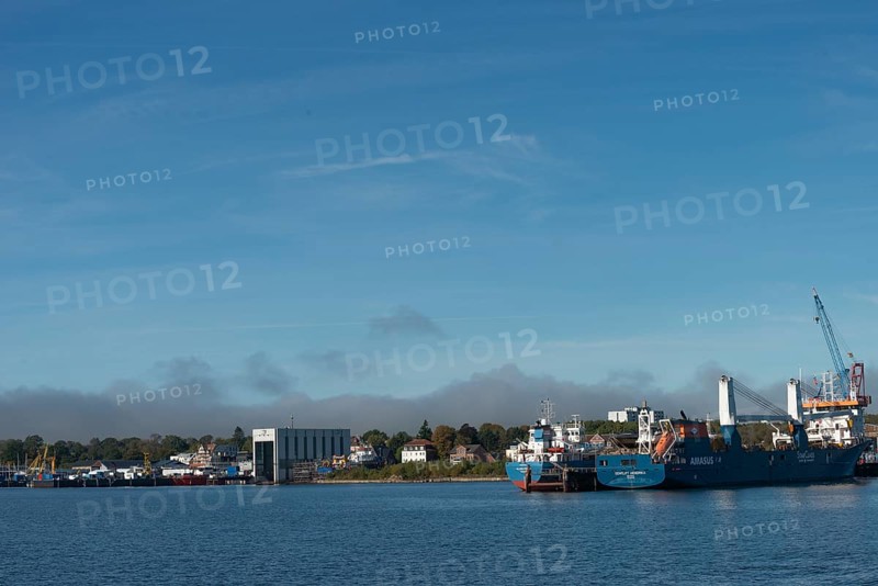 State capital Kiel, industry and shipyards in the Friedrichsort district, shipyard Gebr. Friedrich Kiel, Halle, cranes, economy, industry, Schleswig-Holstein, Germany