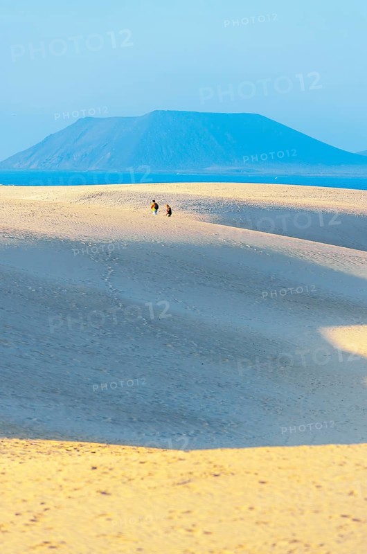 Corralejo sandy dunes with Lobos Island in the background, Fuerteventura, Canary Islands, Spain