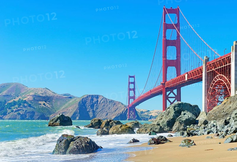 View of Golden Gate Bridge from Bakery beach, San Francisco, California, USA
